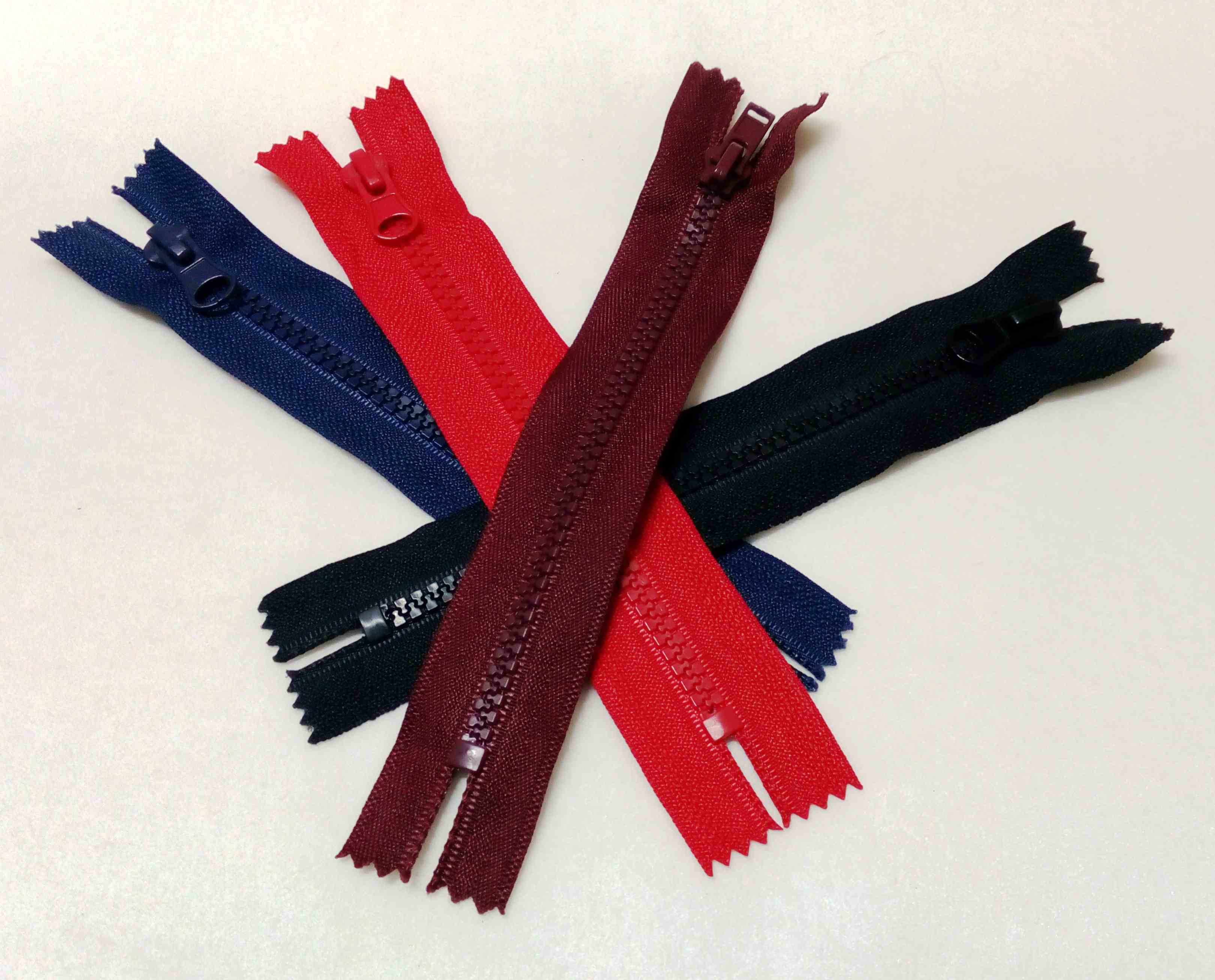 Zip kostěný 18 cm