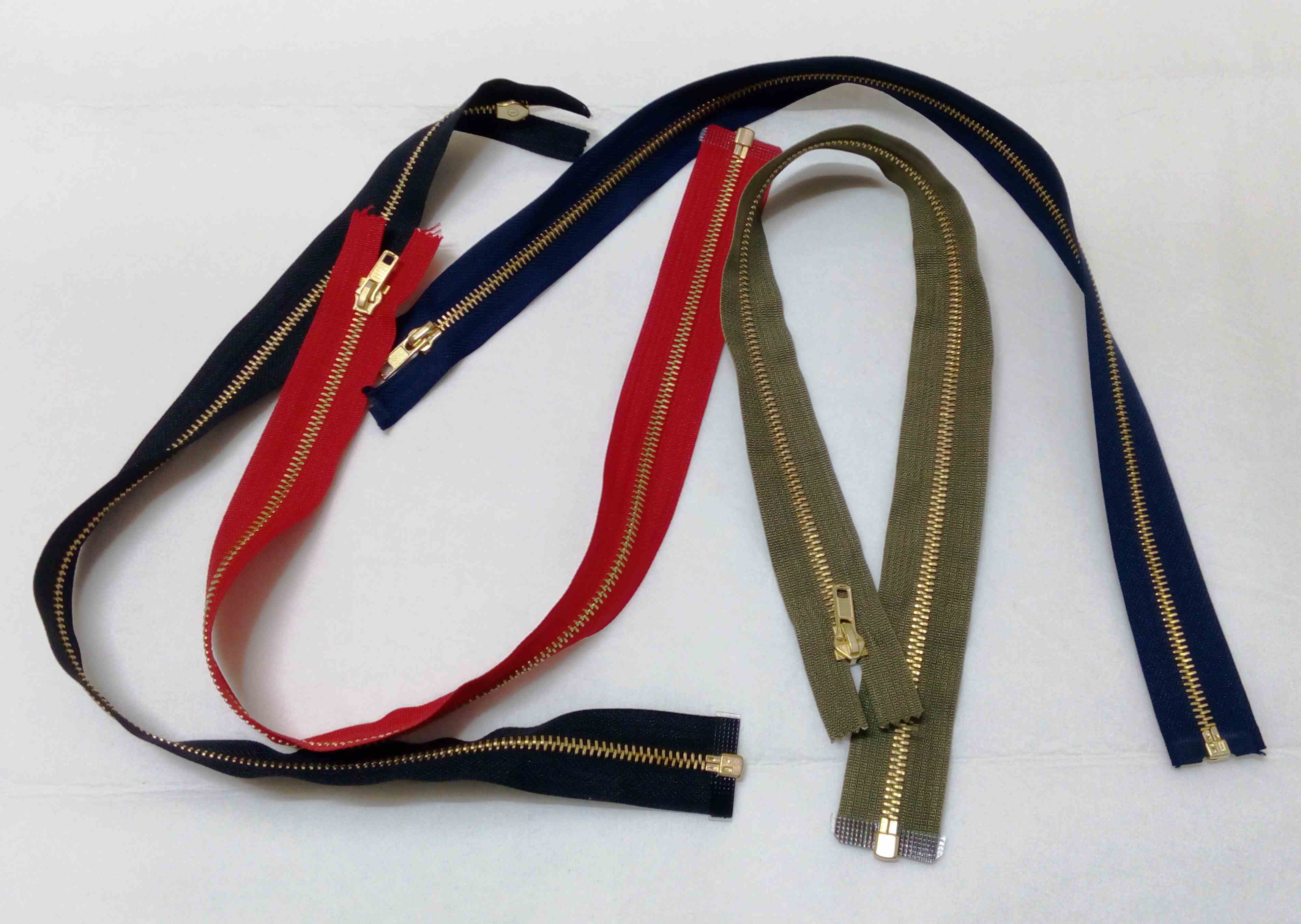 Zip mosazný 75 cm